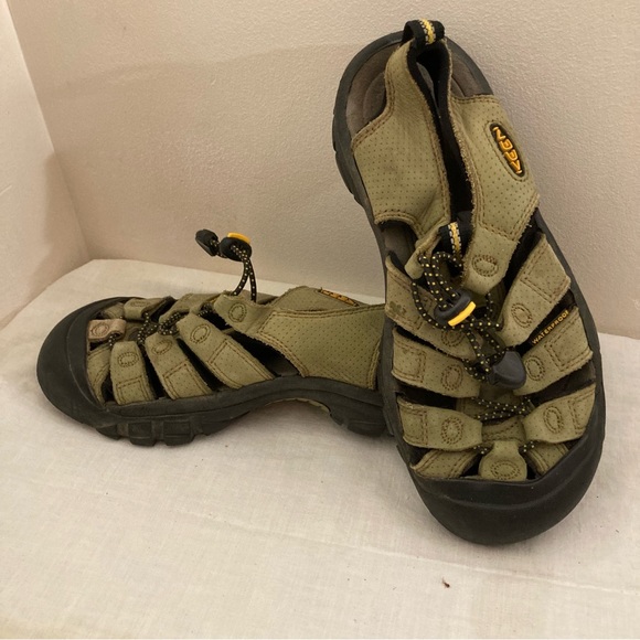 Keen green outdoor sandals size 5.5 - Picture 8 of 9
